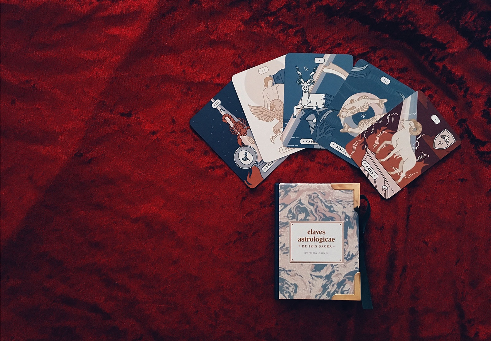 An astrology oracle deck with a fresh reinterpretation of vintage artwork styles. Gold foil printed box, card back and edges printed on sturdy, matte card stock.
