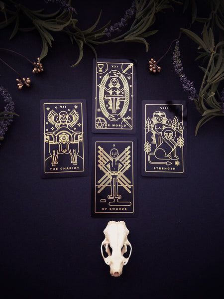 Golden Thread Tarot Deck: A Modern Minimal Gold Foil Tarot Card Set
