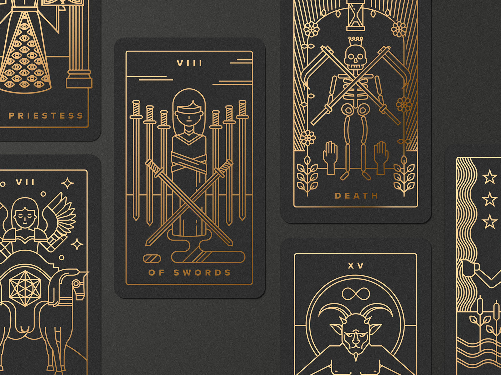 Golden Thread Tarot Deck: A Modern, Unique and Minimal Gold Foil Deck ...