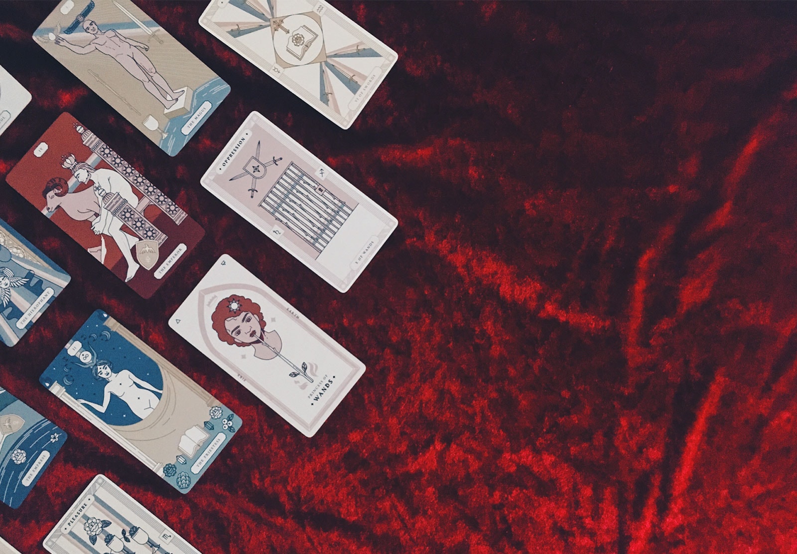 A gilded edge tarot deck based on the language of color, the tree of life, and the tradition of the Golden Dawn. 4 colors represent the 4 elements, and a rainbow represents universal energy, creating a simple framework for reading.