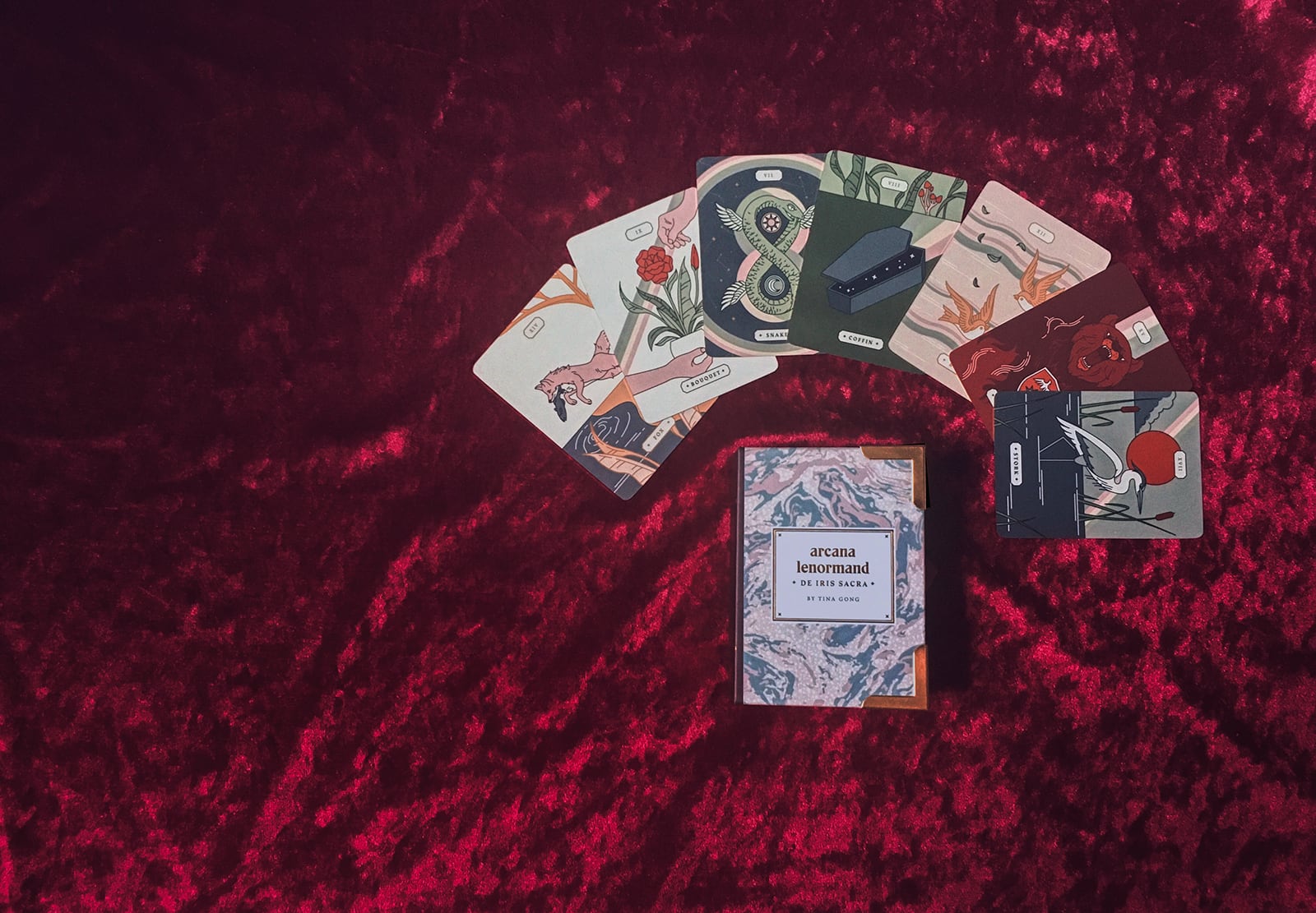 Updated second edition. A lenormand deck inspired by a fresh reinterpretation of vintage artwork styles. Gold foil printed box, card back and edges printed on sturdy, matte card stock.