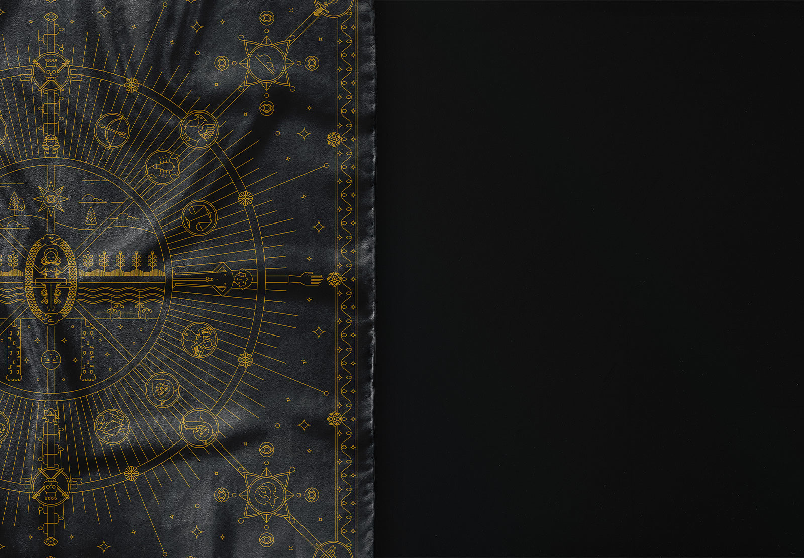 An altar cloth with a structure and purpose. As beautiful as it functional, the cloth helps you create simple spreads.